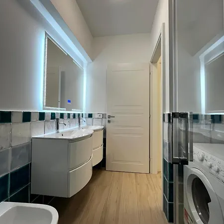 Seaside Beacon Home - New
